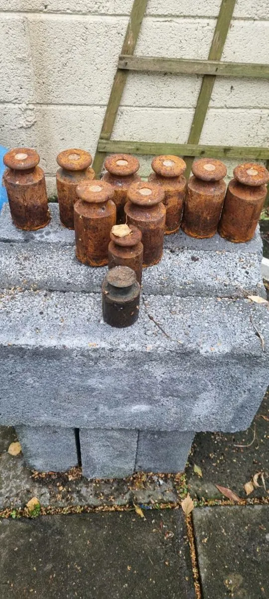 Old antique weights and Irons - Image 4