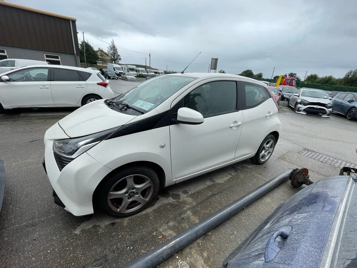 2019 Toyota Aygo. Light damage. - Image 1