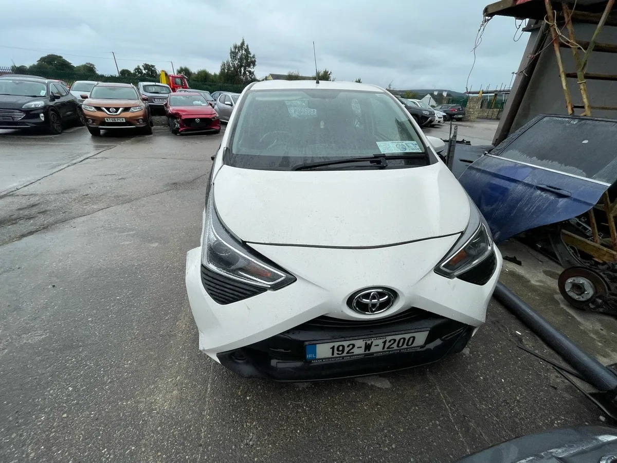 2019 Toyota Aygo. Light damage. - Image 2