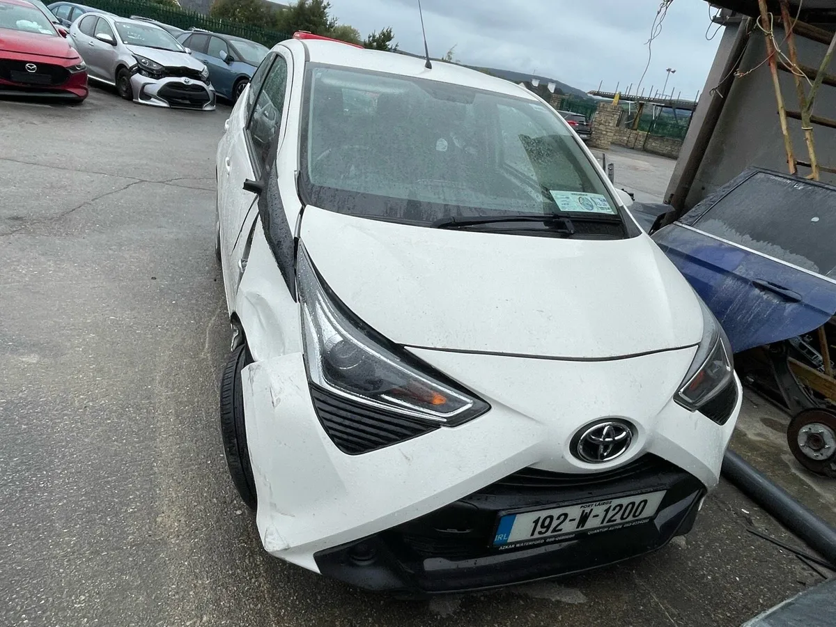 2019 Toyota Aygo. Light damage. - Image 4