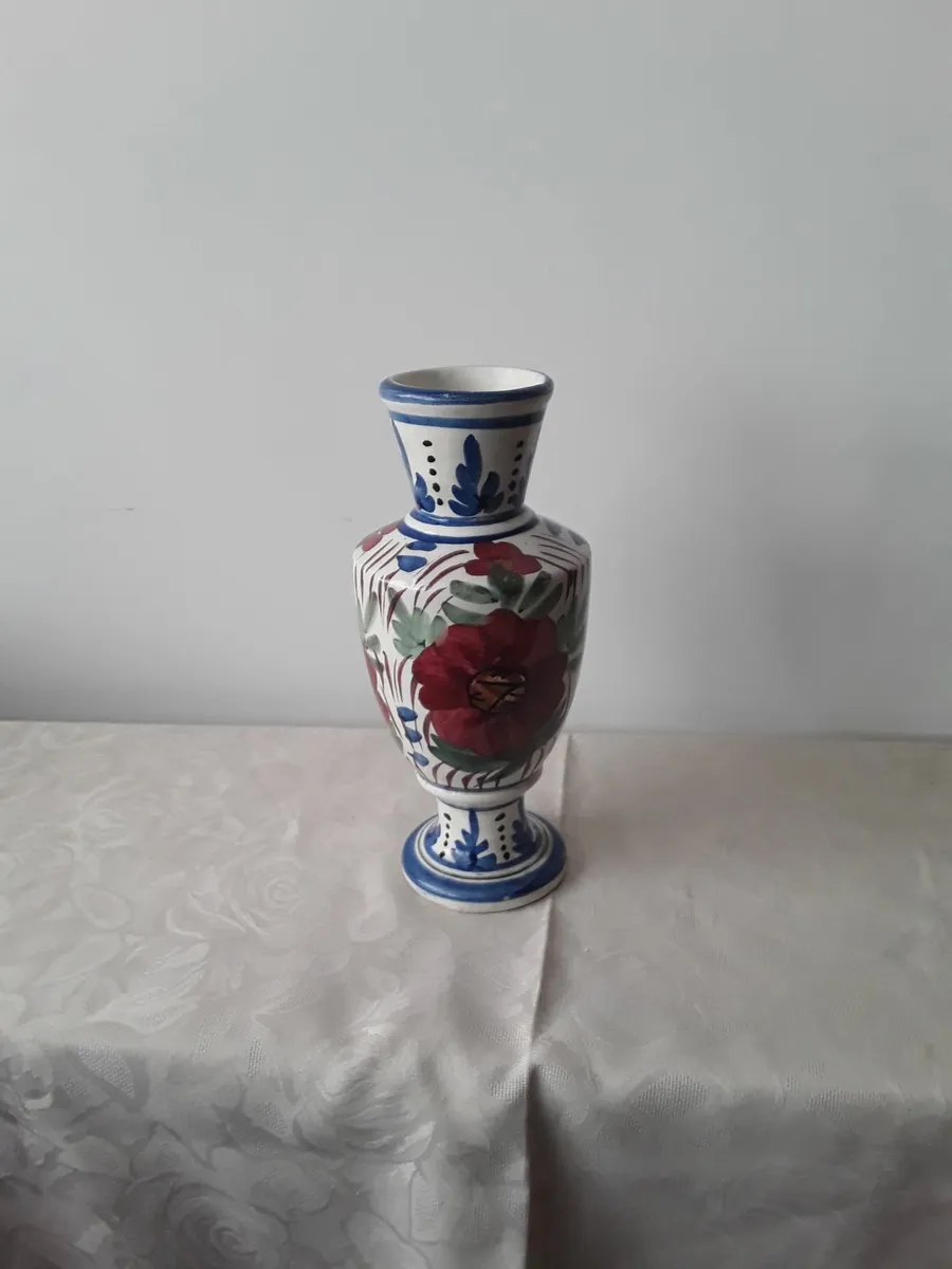 Lovely small vase perfect condition - Image 1