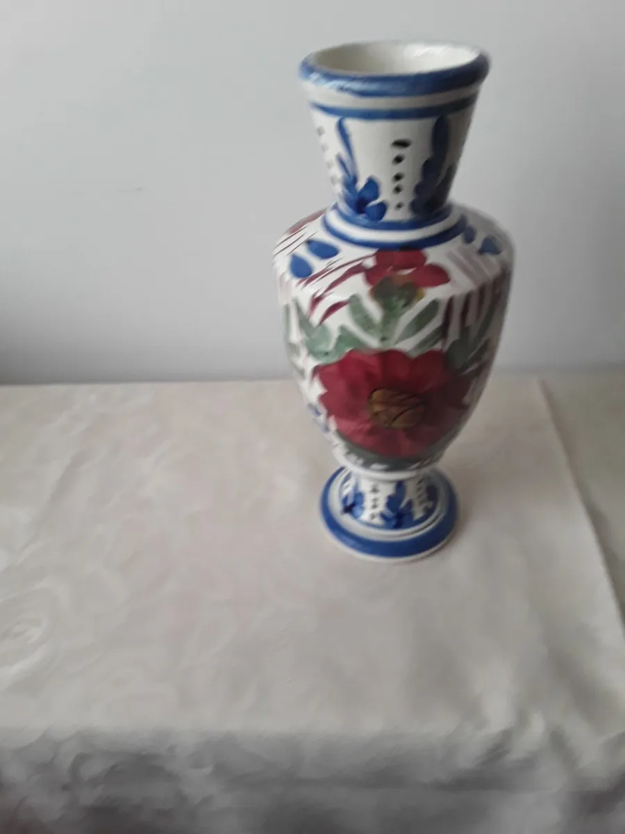 Lovely small vase perfect condition - Image 2