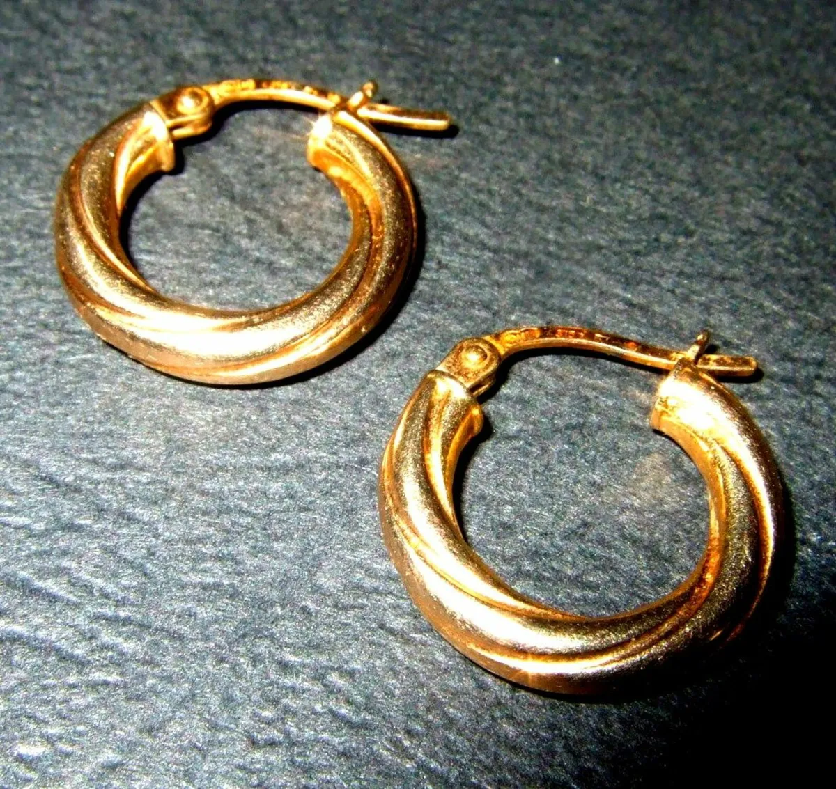 Vintage 9ct Gold Twirl Hoops - Image 1