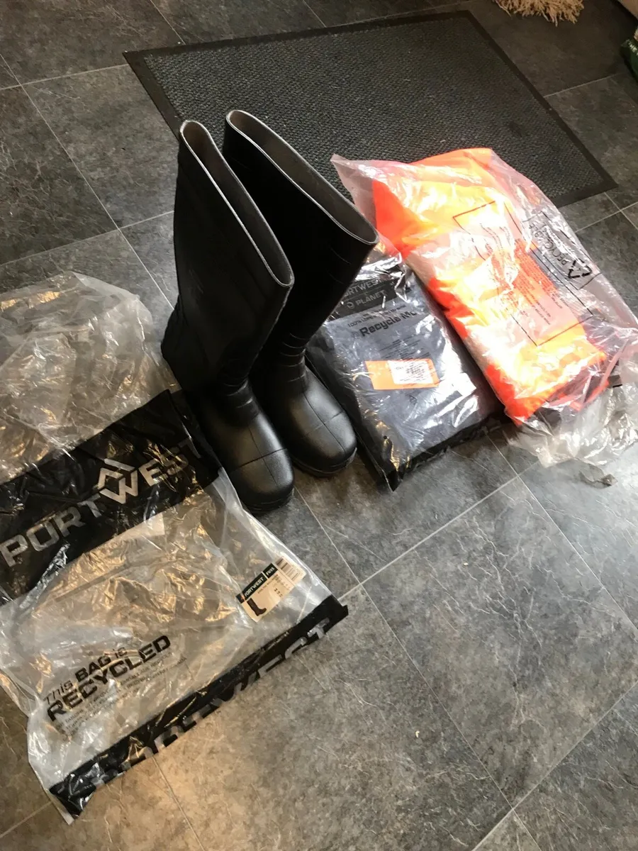 Wellies / Overalls / Bodywarmer (ALL NEW) - Image 1
