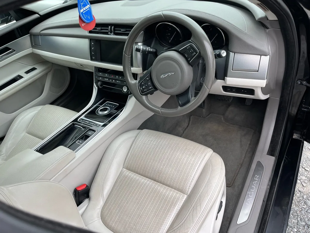Jaguar XF - Image 4