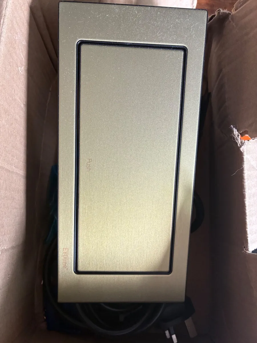 Premium Evoline Flip Up Socket with USC charger - Image 3