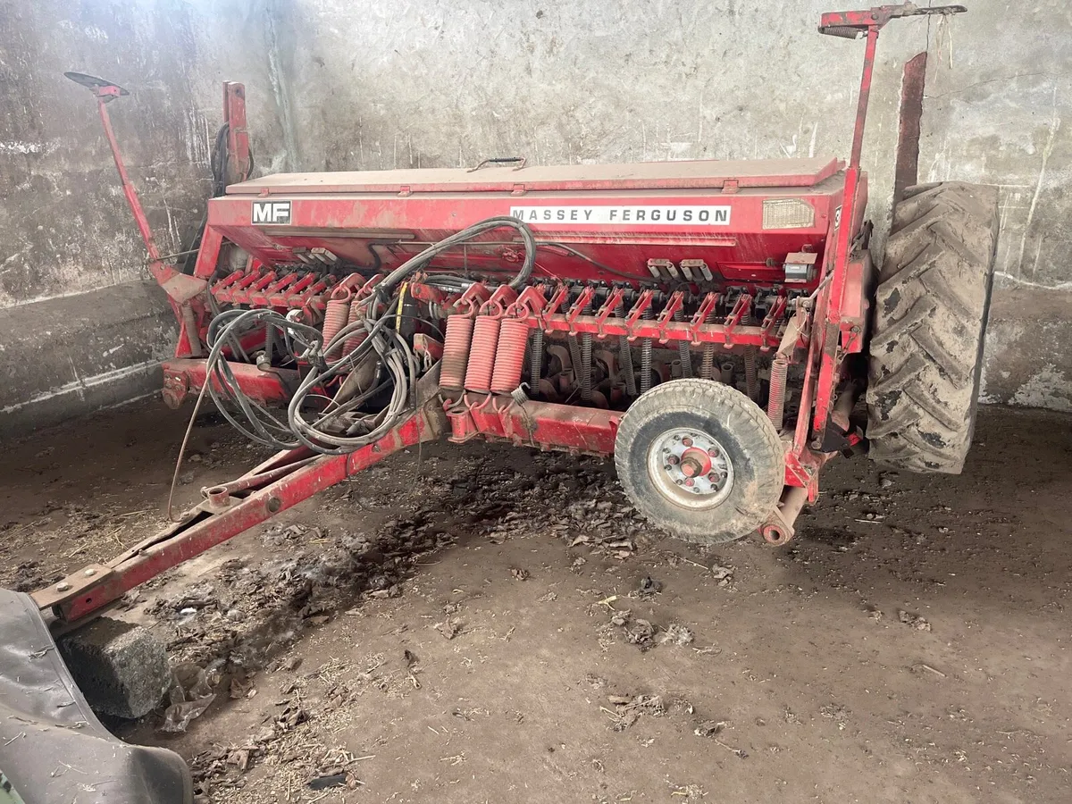 Class Lexion 480 and massey 30 - Image 1