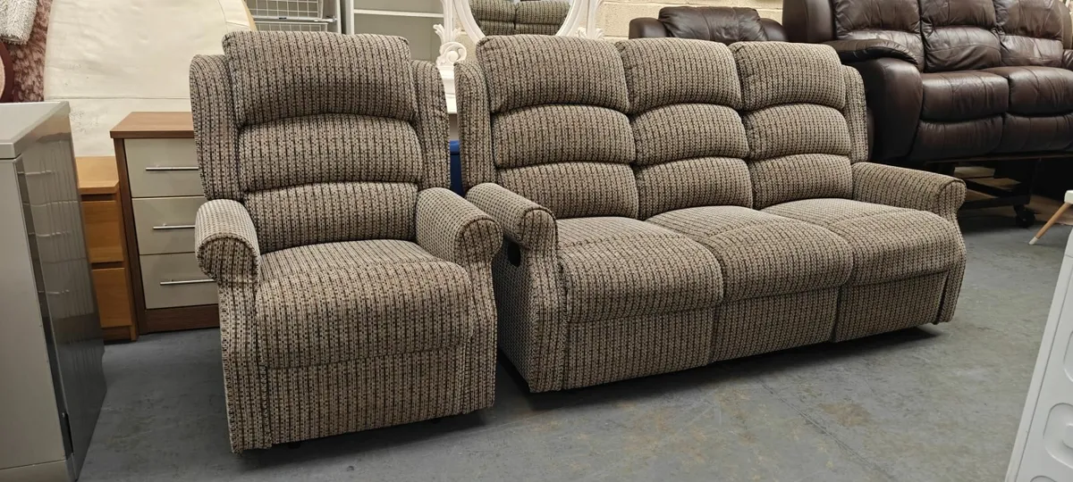 3 +1 Grey recliner Suite - Image 3