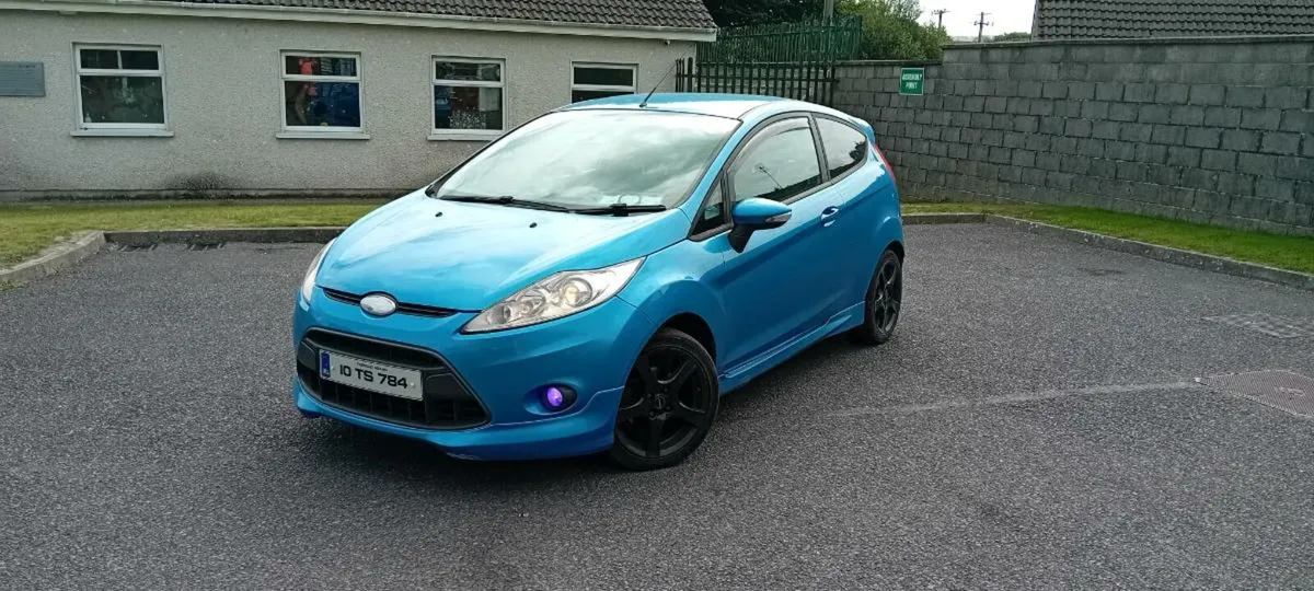 2010 Ford Fiesta zetec-s nct 3/26 tax 11/25 low km - Image 2