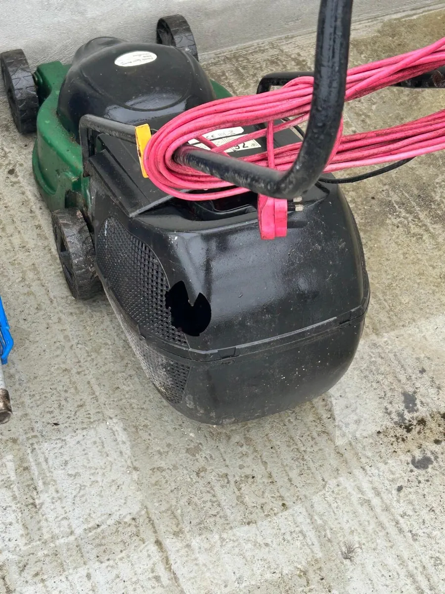Electric lawnmower