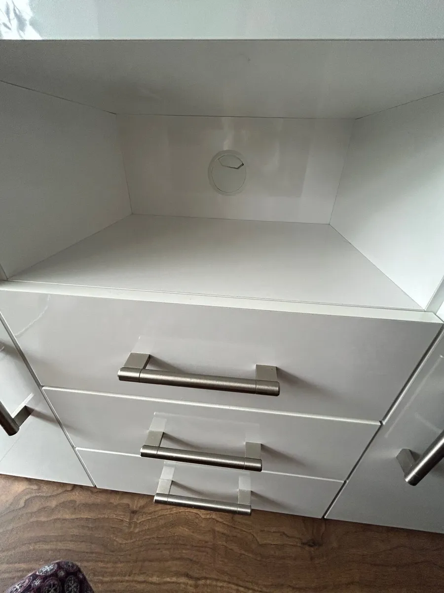 Tv stand and storage cabinet - Image 4