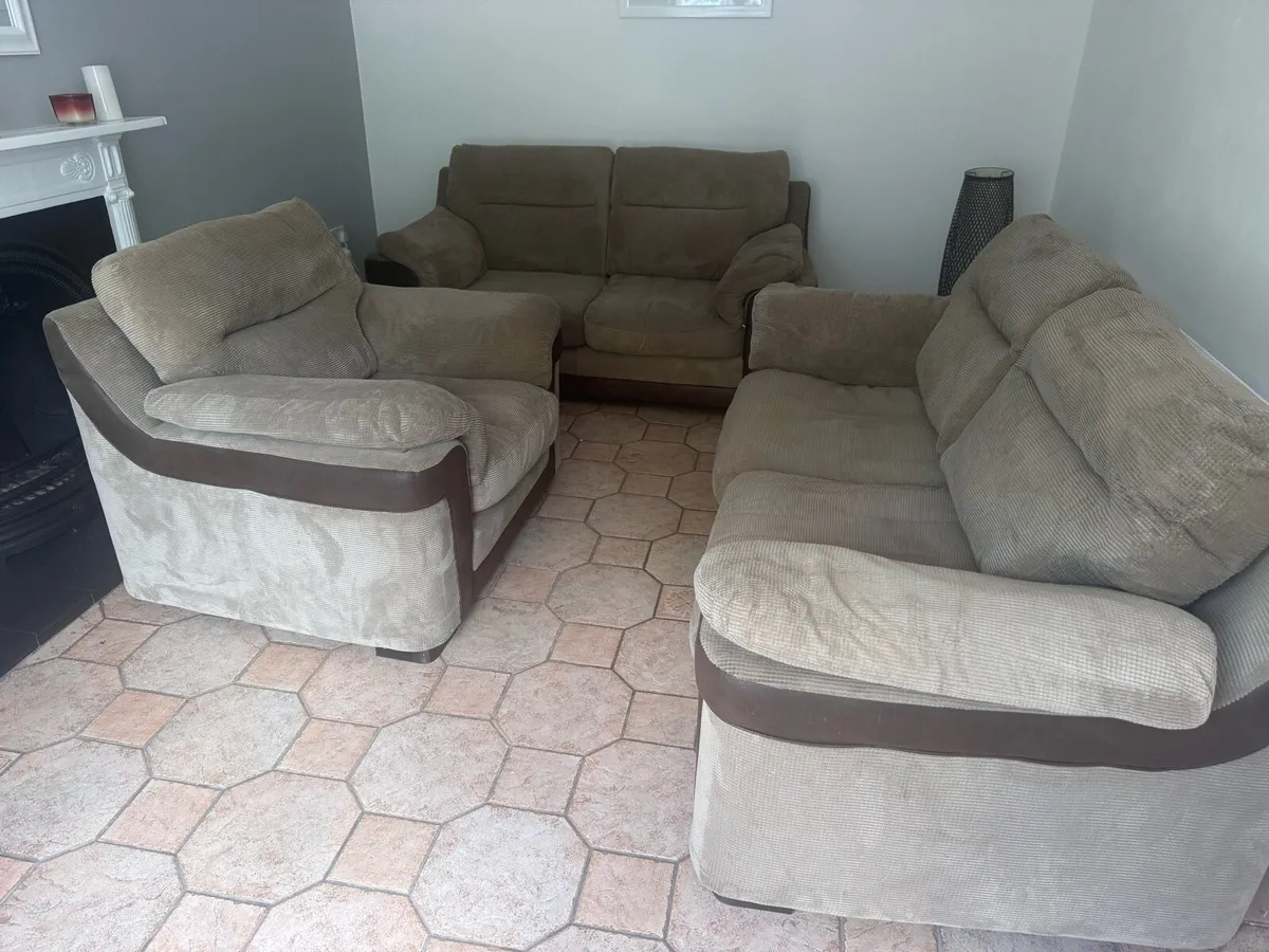 Sitting room suite - Image 1