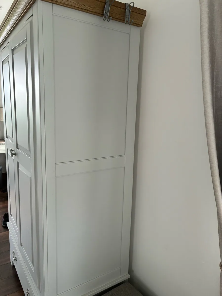 Wardrobe - Image 4
