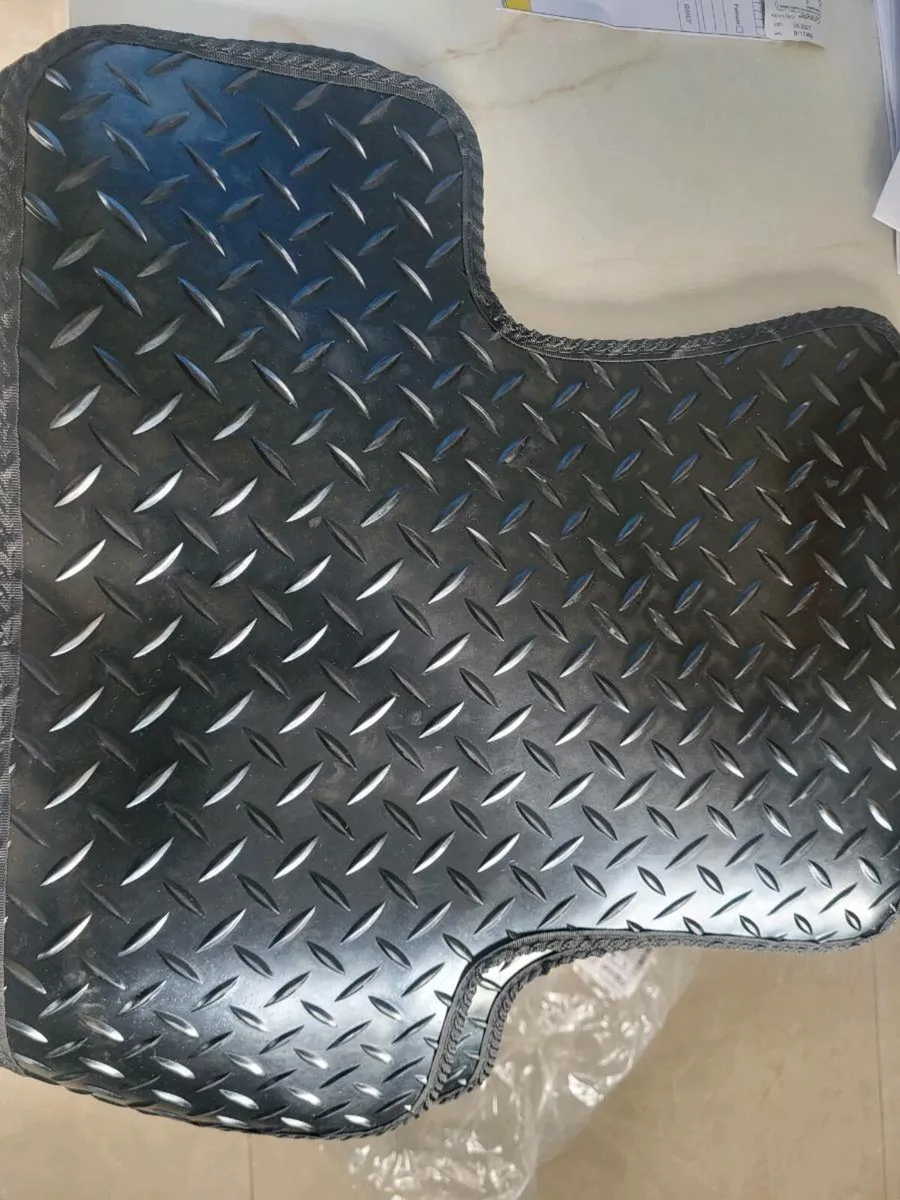 Audi Q5 blower motor and floor mats - Image 2