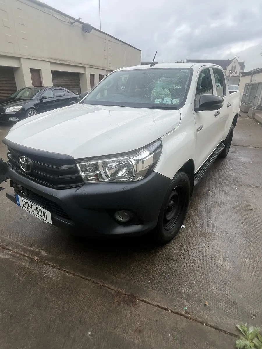 19 toyota hilux - Image 3
