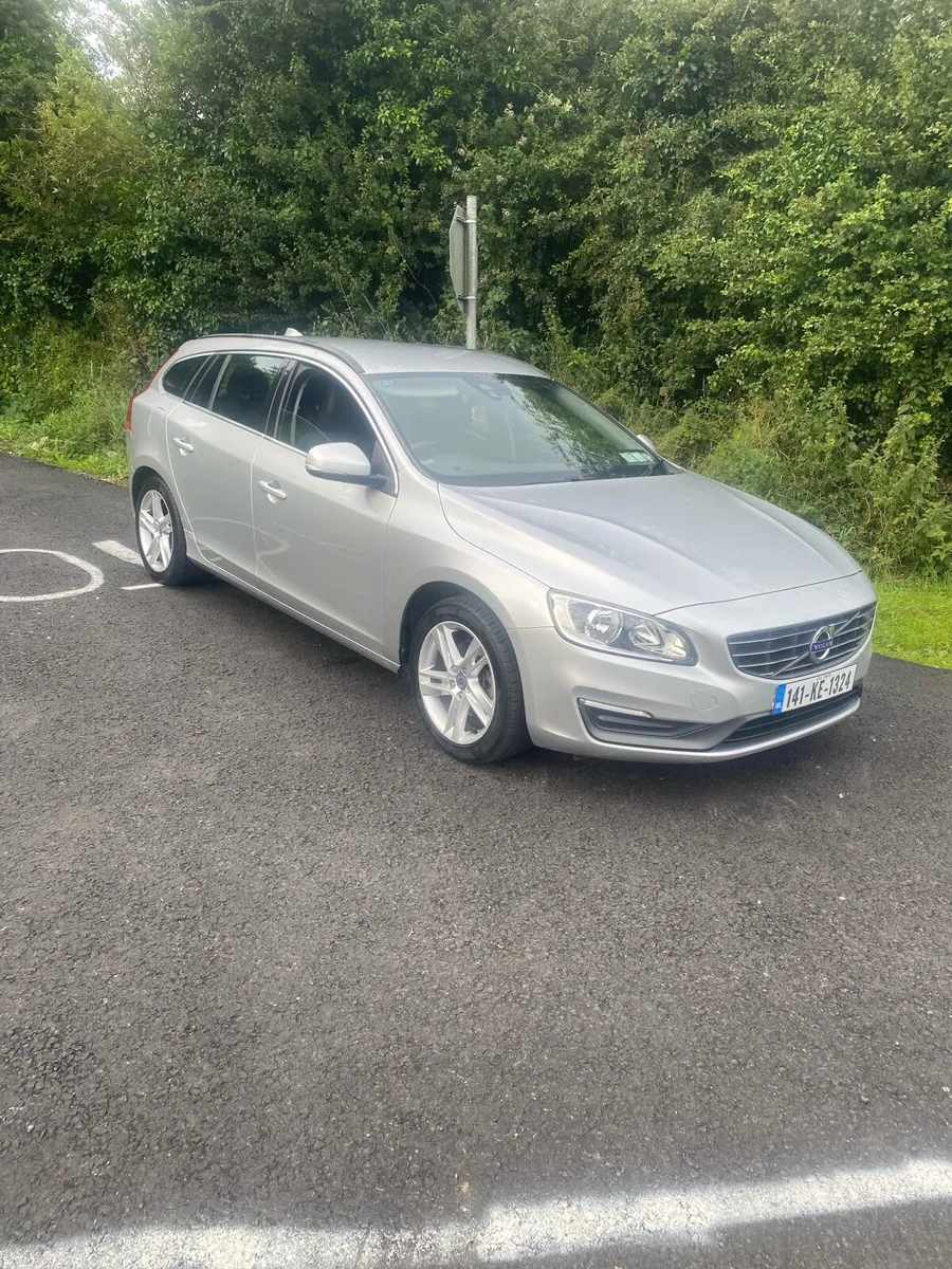Volvo v60 - Image 1
