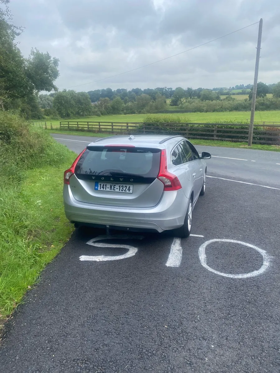 Volvo v60 - Image 2