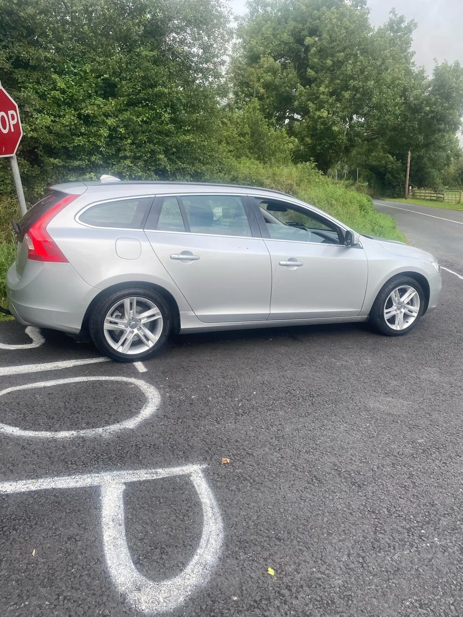 Volvo v60 - Image 3