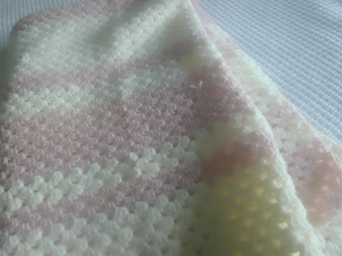 CROCHET DUSTY PINK & CREAM THROW RUG NEW - Image 1