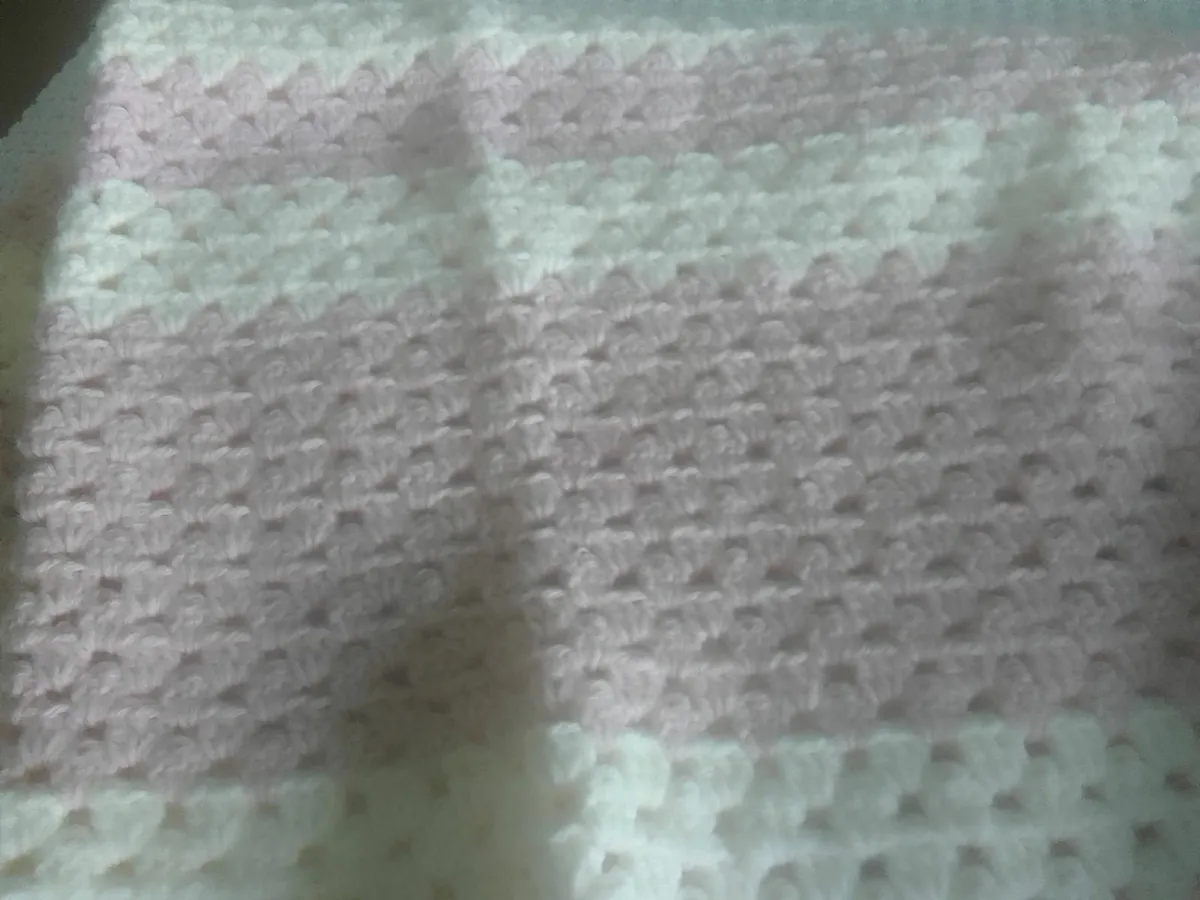 CROCHET DUSTY PINK & CREAM THROW RUG NEW - Image 2