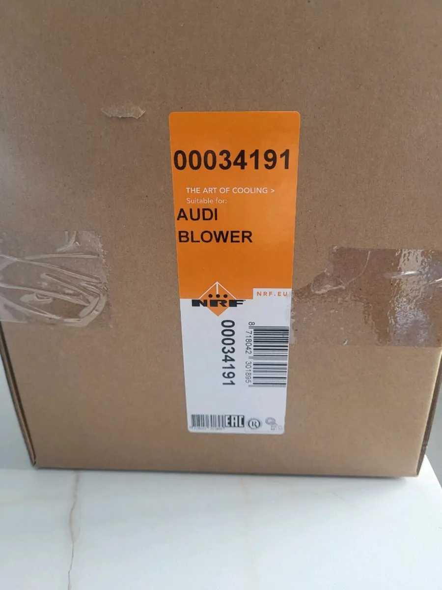 Audi Q5 blower motor and floor mats - Image 1