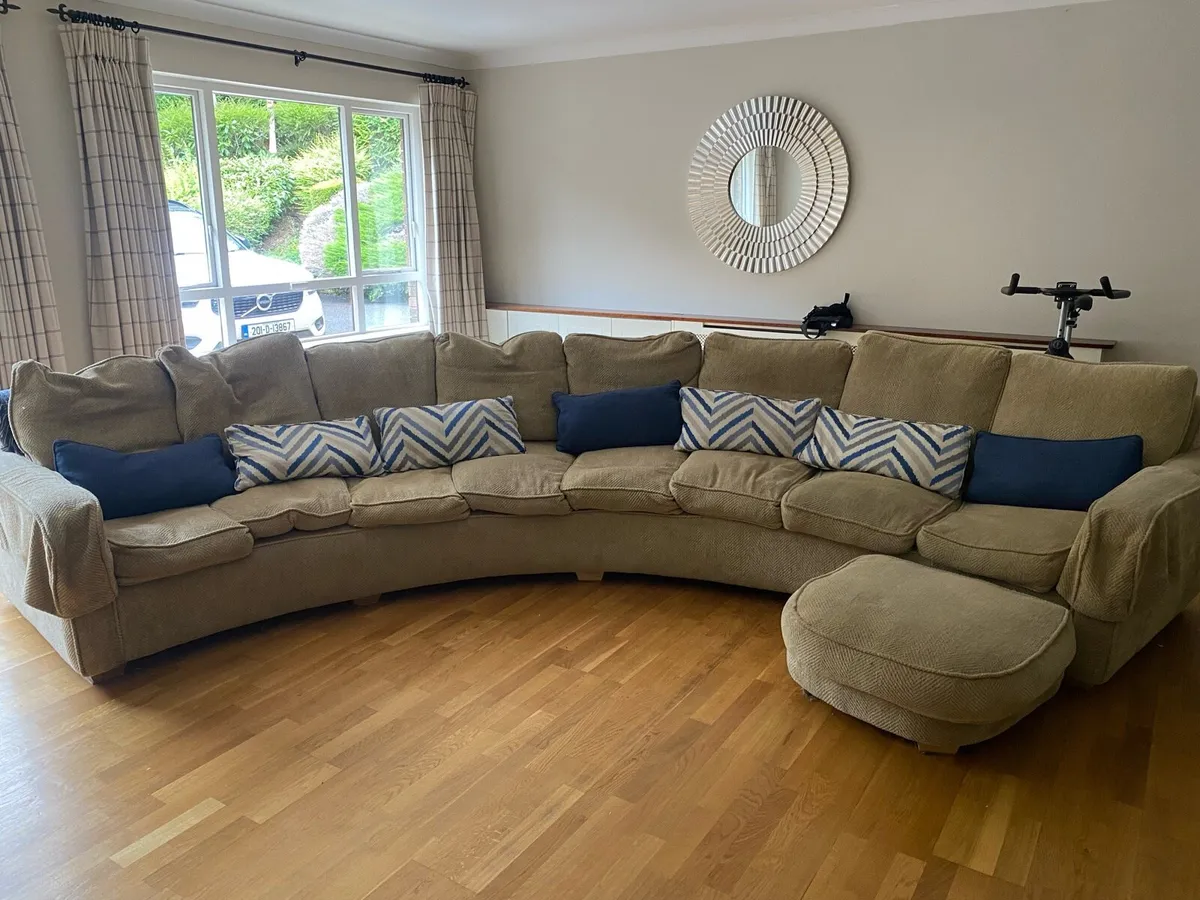 8 seater semi circular sofa - Image 1