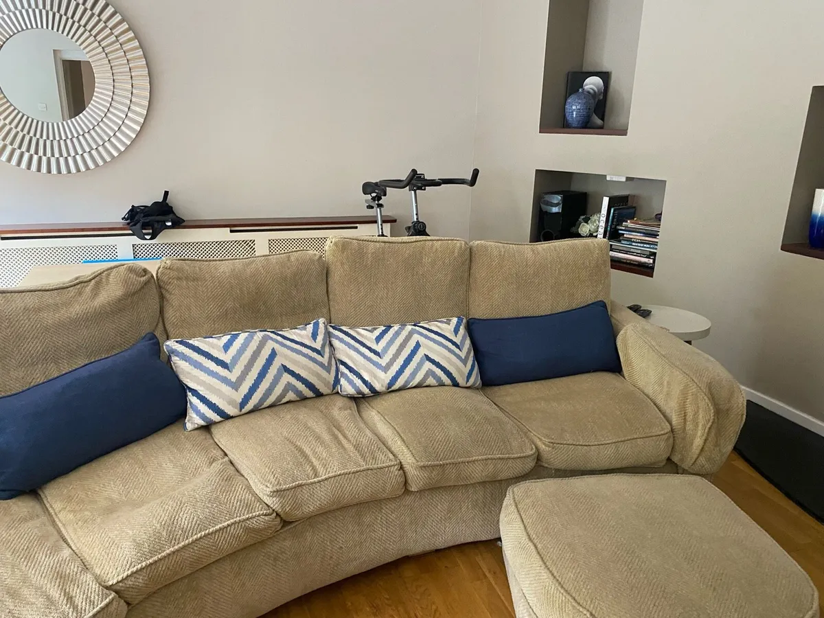 8 seater semi circular sofa - Image 3