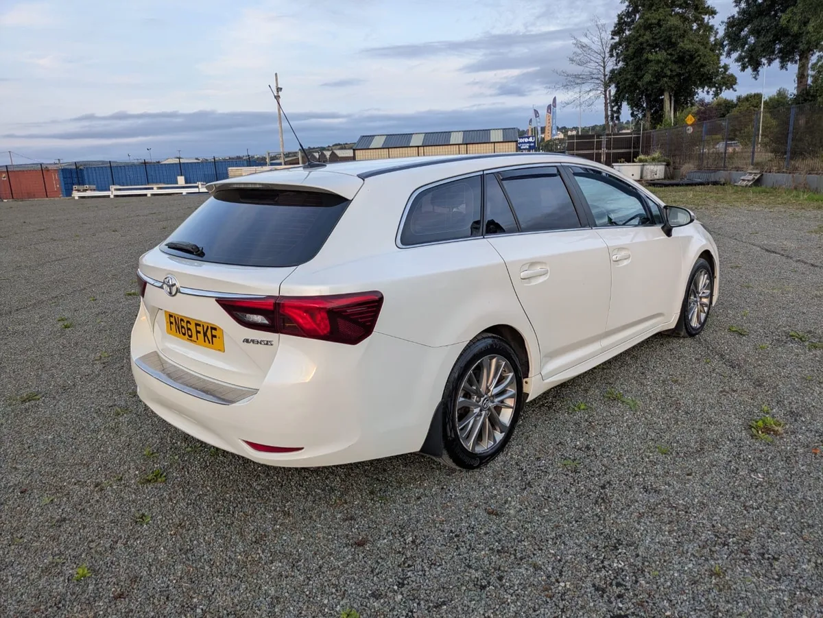 Toyota Avensis 2016 - Image 2
