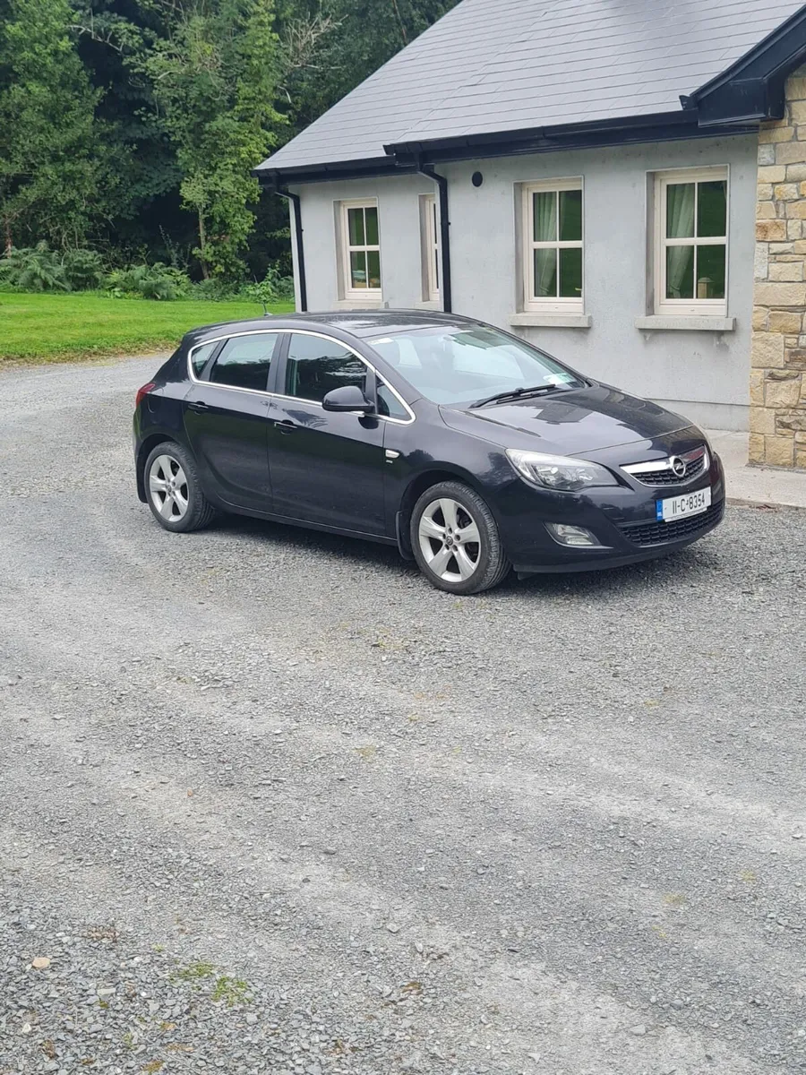 2011 Opel Astra SRI - Image 2