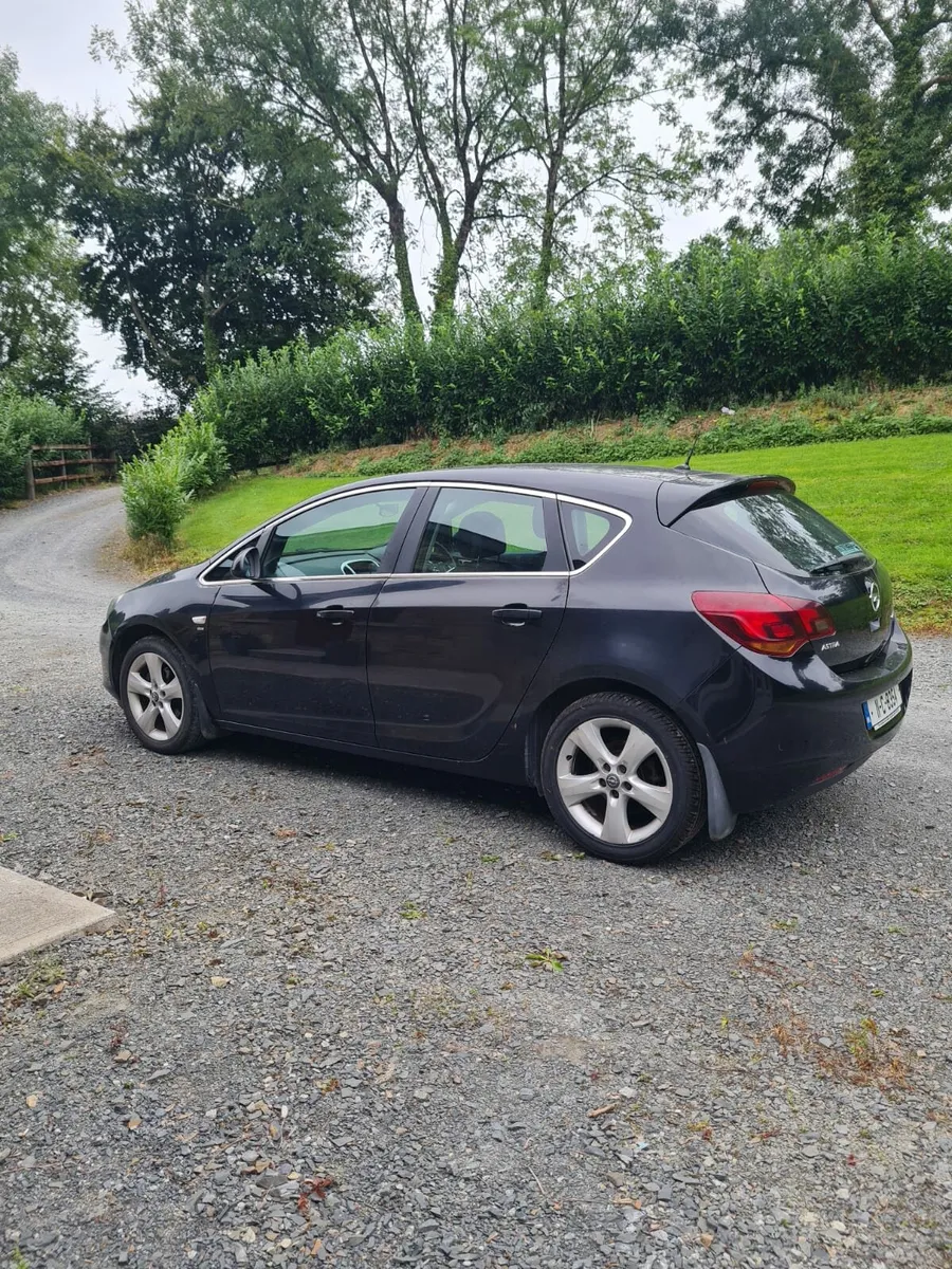 2011 Opel Astra SRI - Image 1