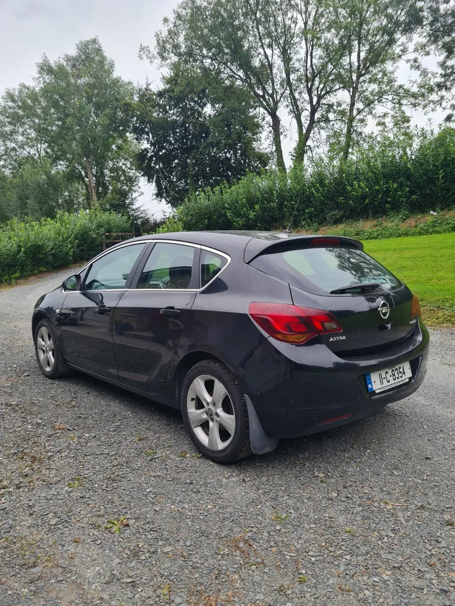 2011 Opel Astra SRI - Image 3