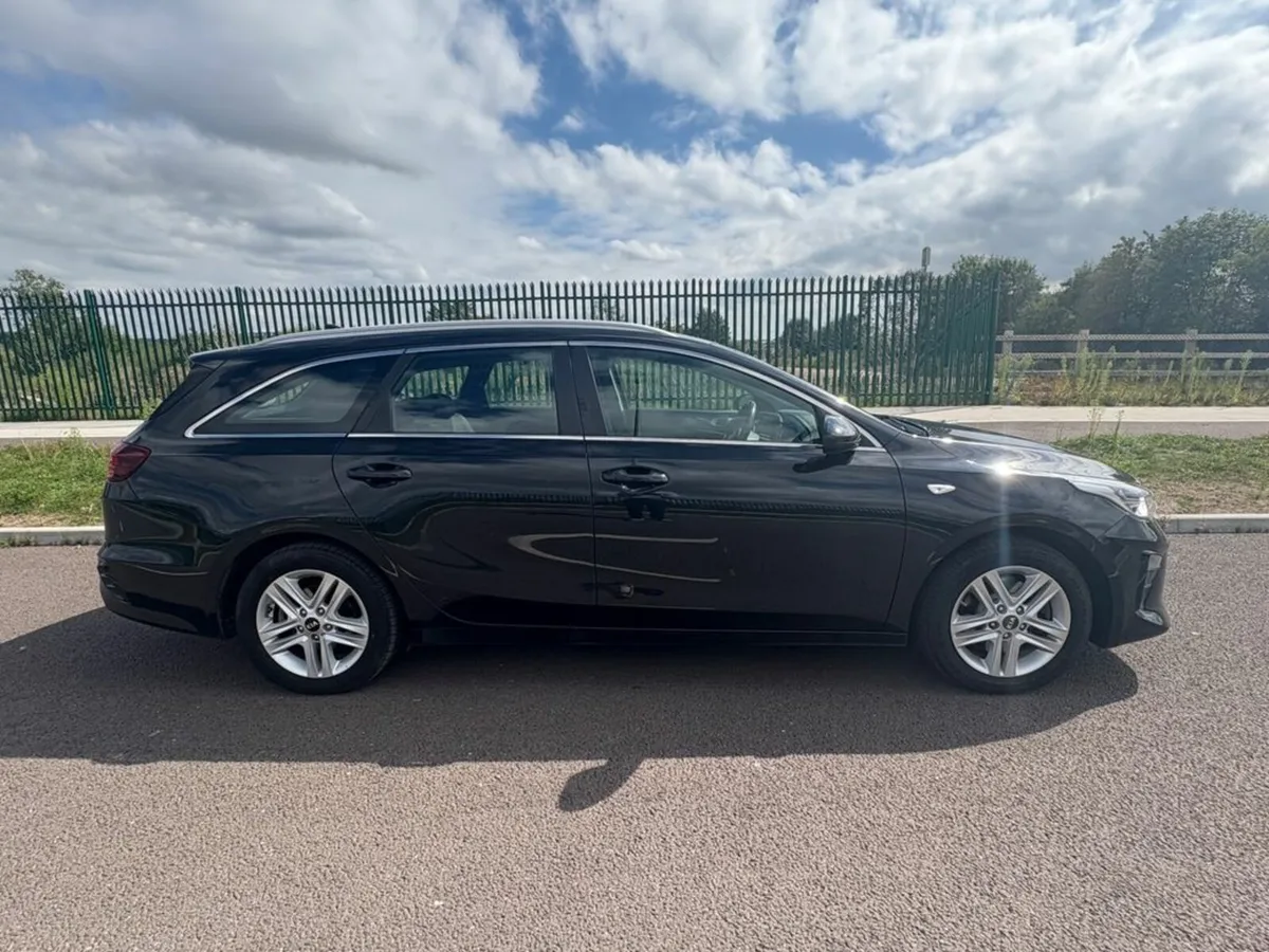 Kia Ceed 1 6CRDI 2 ISG 5DR, Touch Screen Infotainm - Image 3