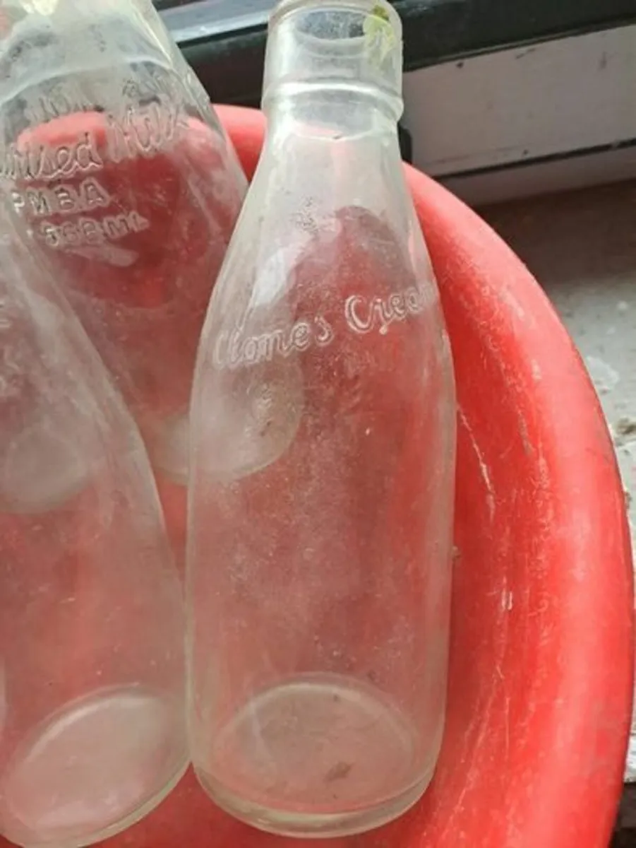 5 Milk bottles - Image 4