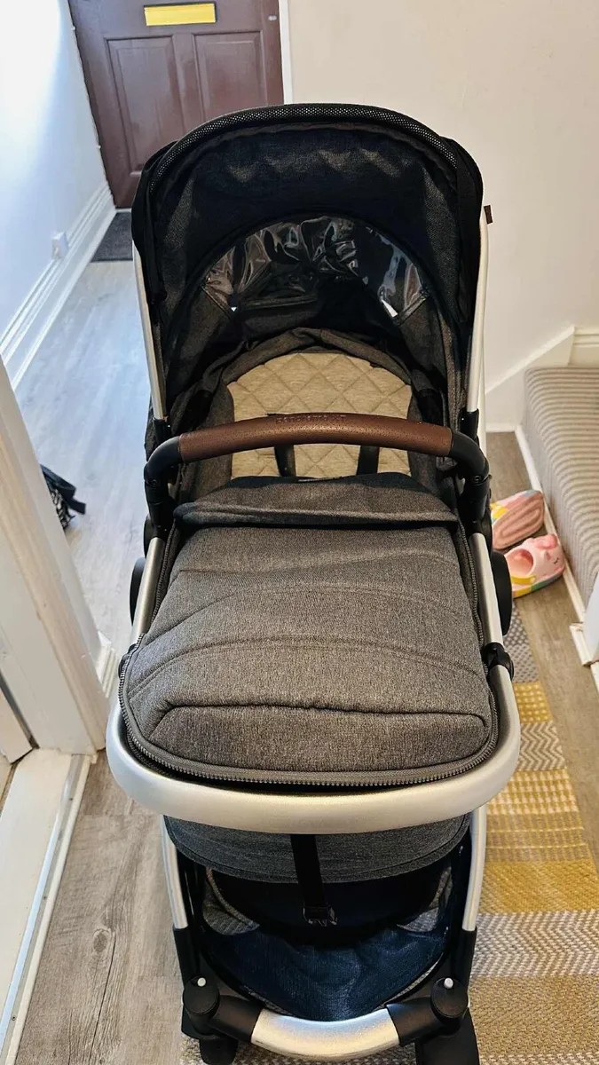 Pram - Image 1