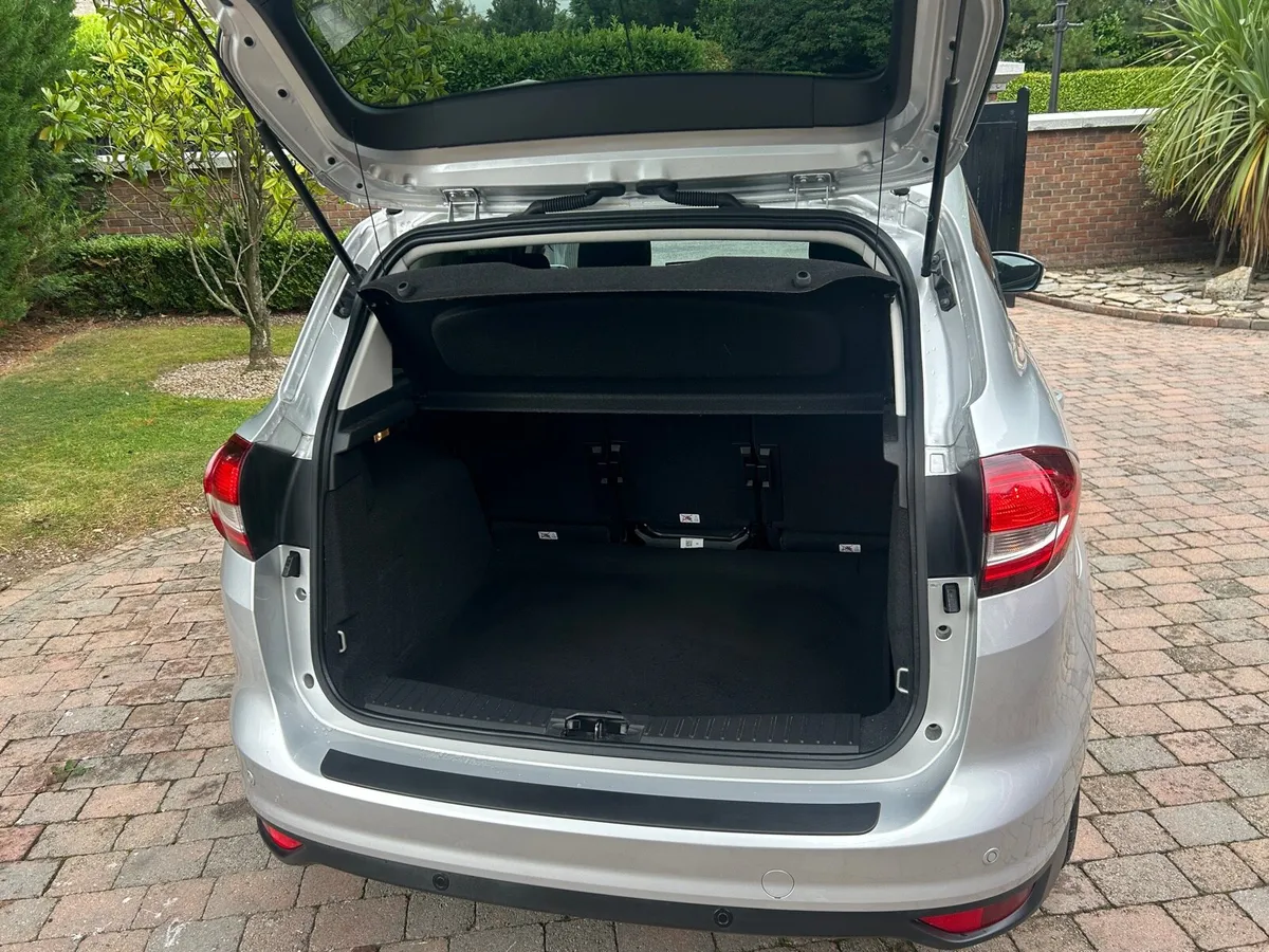 16 Ford C-Max Titanium TDCI Full Service history - Image 4