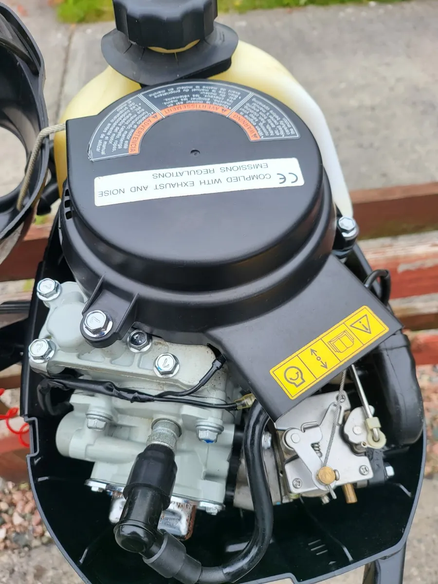 Suzuki boat engine 2.5hp - Image 3