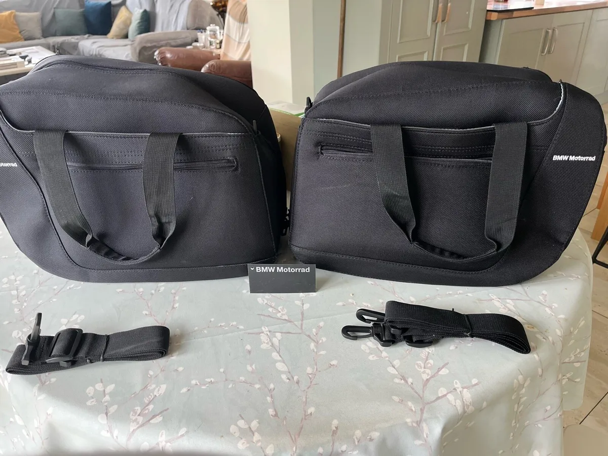 Motorcycle seat and pannier bags - Image 1