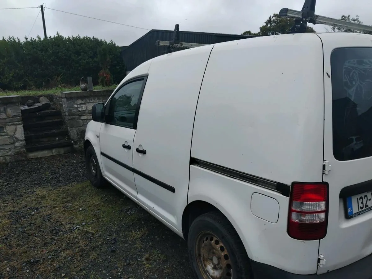 VW Caddy van - Image 4