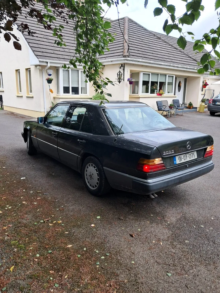 1991 Mercedes 300D W124 - Image 4