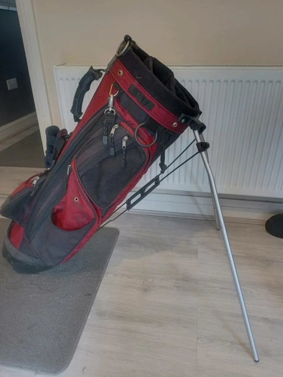 Golf bag with stand. - Image 1