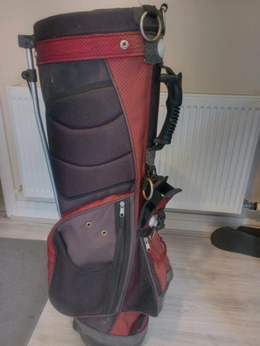 Golf bag with stand. - Image 4
