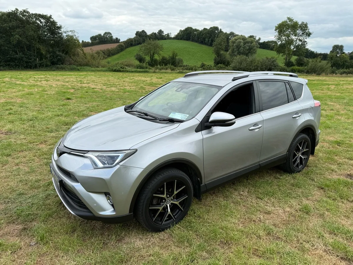 2017 Toyota rav4 Sol model nct march 2027 - Image 4