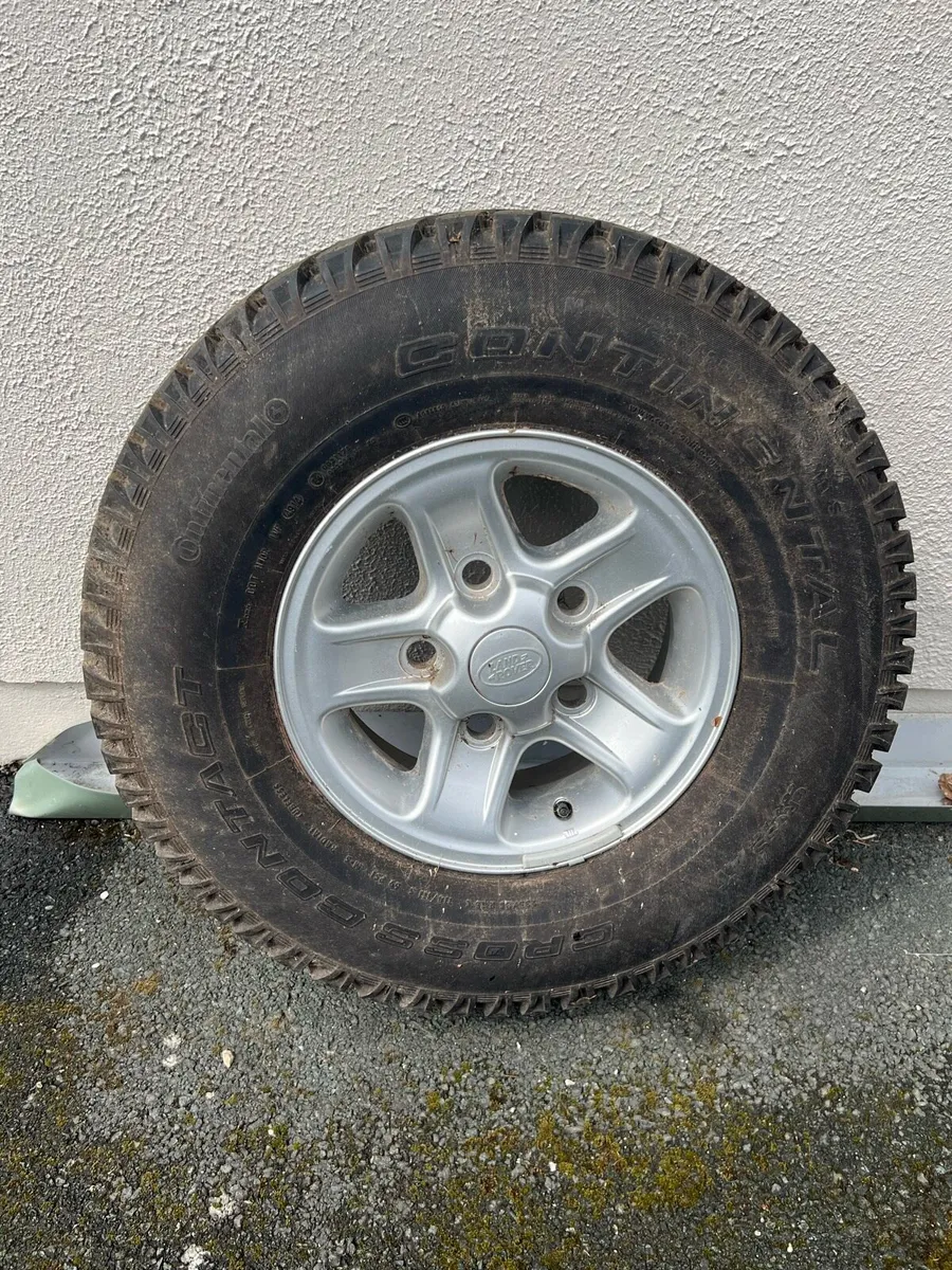 Land Rover wheel - Image 1