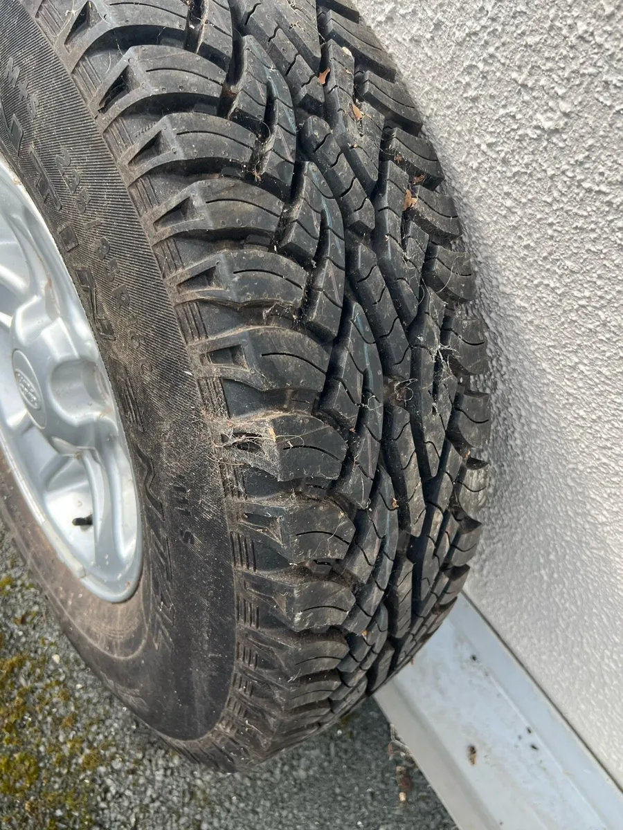 Land Rover wheel - Image 3
