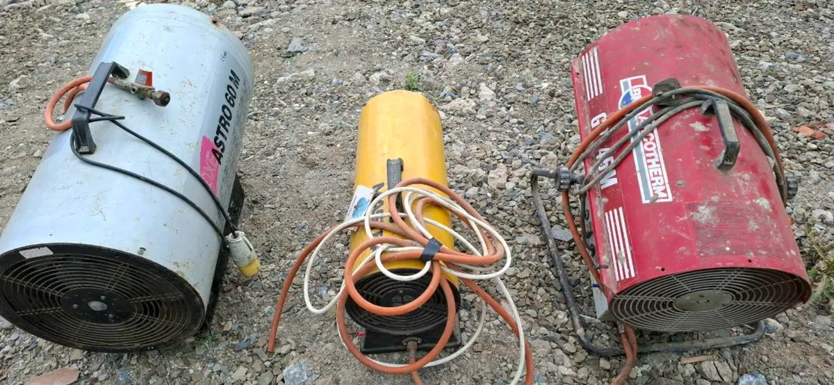 GAS HEATERS X3 -- AS A LOT - Image 1