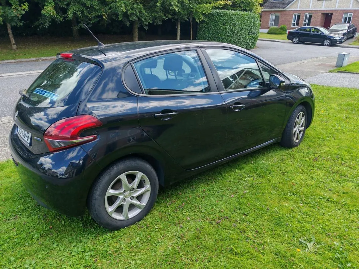 Peugeot 208 - Image 2