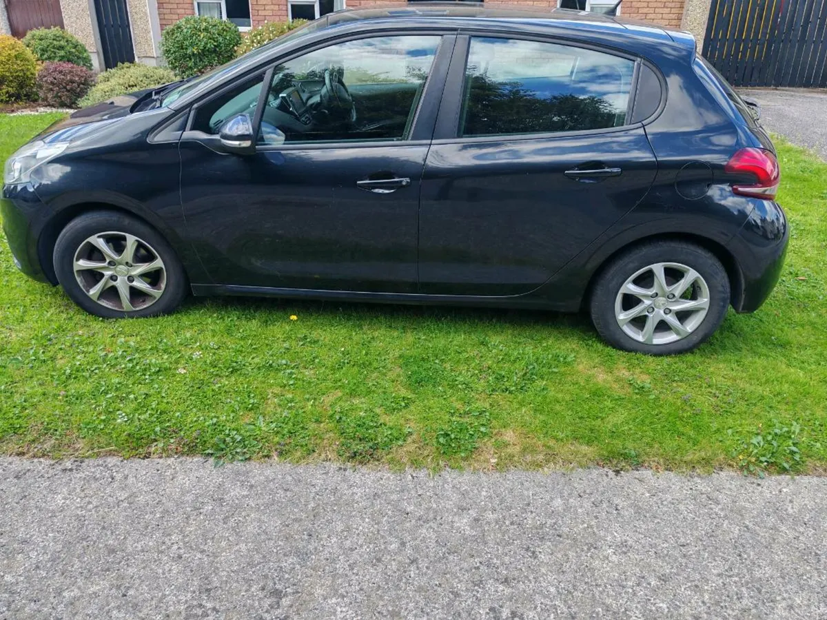 Peugeot 208 - Image 3
