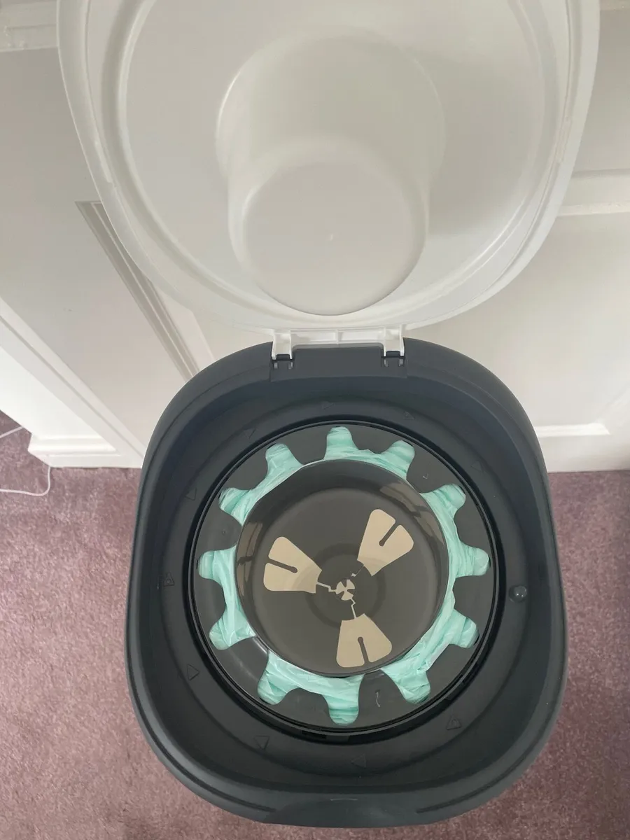 Tommee Tippee Twist and Click  XL Nappy Bin - Image 2