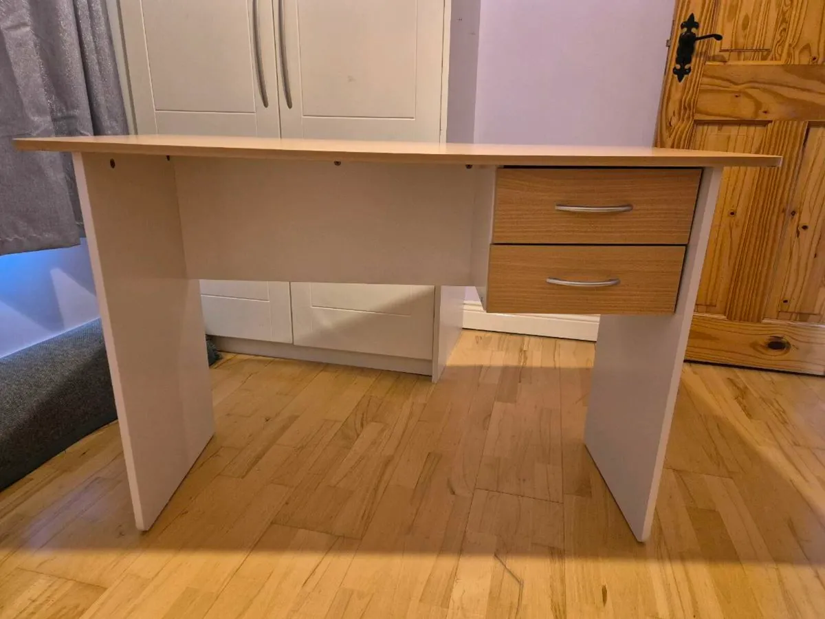 Study table - Image 1