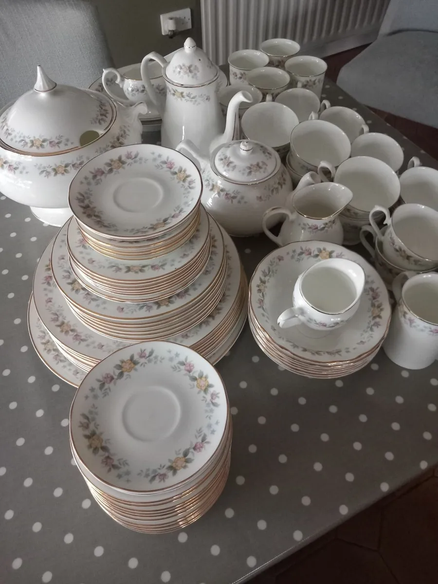 Dinner Service - Image 1